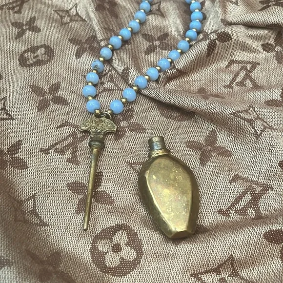 VINTAGE NECKLACE COLOGNE STORAGE - Picture 6 of 9